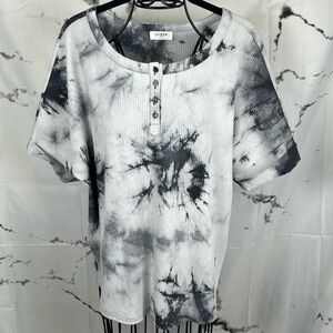 Umgee Tie Dyed Ribbed T-Shirt Short Sleeve Henley Style Cuffed Sleeves Round Hem